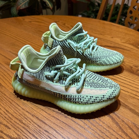 Yeezy Adidas Yeezy Boost 350 V2 Size 5 - Picture 1 of 11